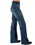 Right side view of model wearing trouser jeans.