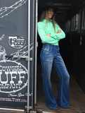 Model wearing trouser jeans