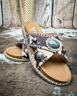 Betsy Concho Sandal in Cream and Black by Very G – Women's Shoes from Bronco Western Supply Co.