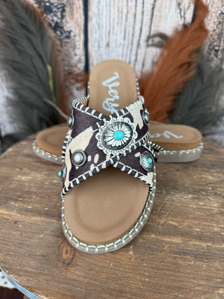 Betsy Concho Sandal in Cream and Black by Very G – Women's Shoes from Bronco Western Supply Co.