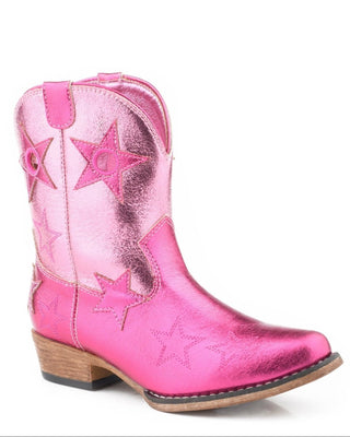 Girl's Little Kids Star Rodeo boot by Roper in an angled view, showing a metallic fuchsia vamp, pink metallic shaft, star overlays and a snip toe
