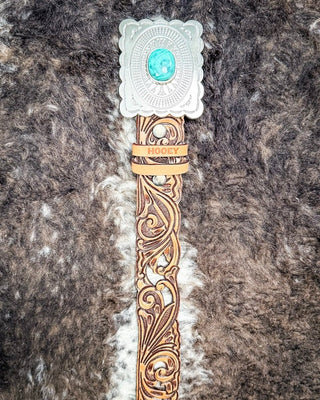 Close up of belt buckle on Rogue belt