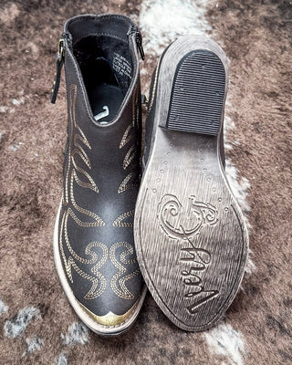 Very G - Tazz Ankle Bootie in Black – Women's Shoes from Bronco Western Supply Co.