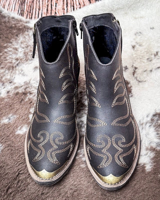 Very G - Tazz Ankle Bootie in Black – Women's Shoes from Bronco Western Supply Co.